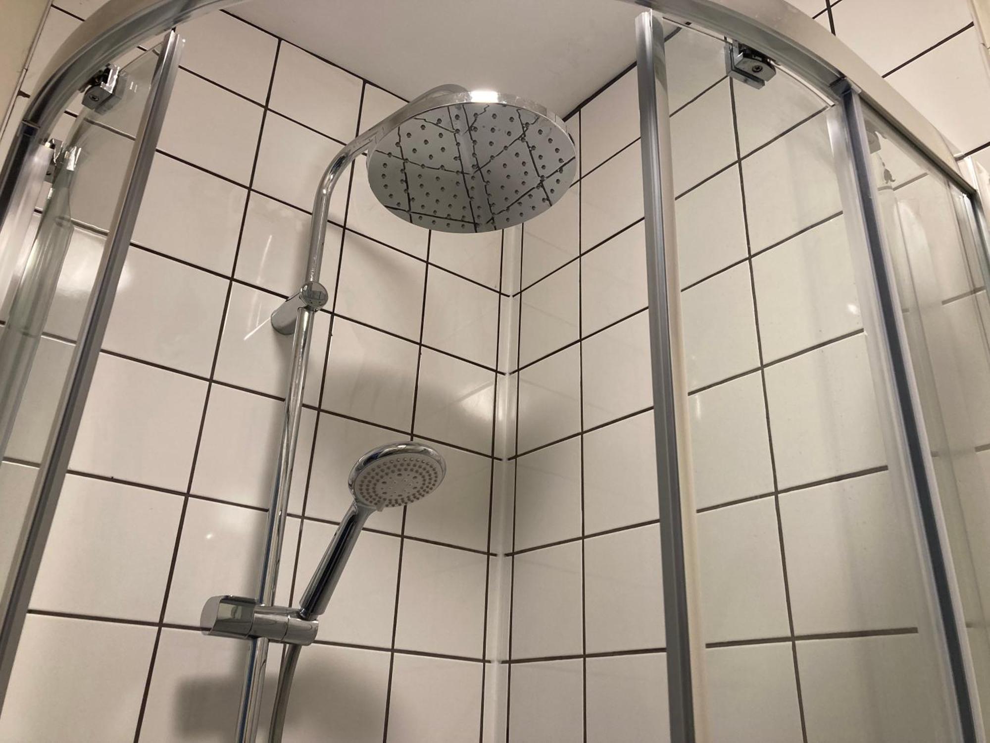 Smart 4K Tvs In All Bedrooms Double Vanity Sink Μπέλφαστ Εξωτερικό φωτογραφία